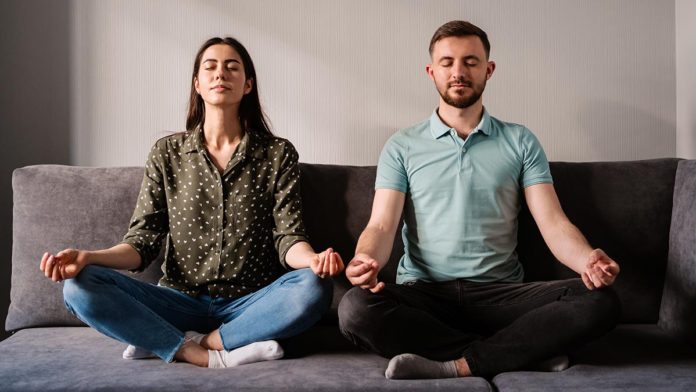 Qual é a melhor postura corporal para praticar a meditação?