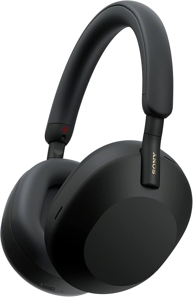 Fone de ouvido Bluetooth Over-Ear Sony WH-1000XM5 na cor preta, visto de perfil, destacando as almofadas acolchoadas, a haste ajustável e o logotipo dourado da Sony gravado na lateral.